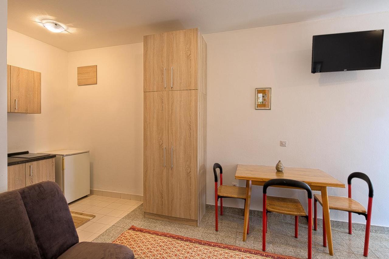 Guest House Madra Budva Buitenkant foto